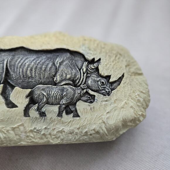 Engraved Rhino Resin Slate Figurine - Picture 6 of 8